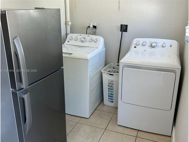 1537 NW 64th St, Miami, FL 33147