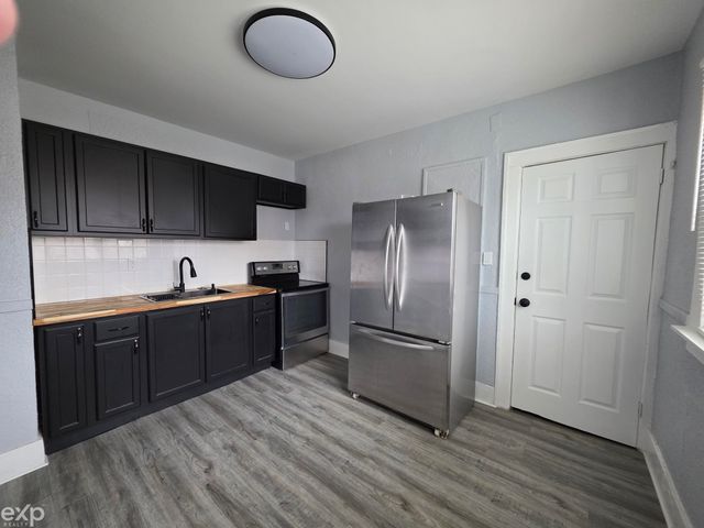 5217 Lakeview Street, Detroit, MI 48213