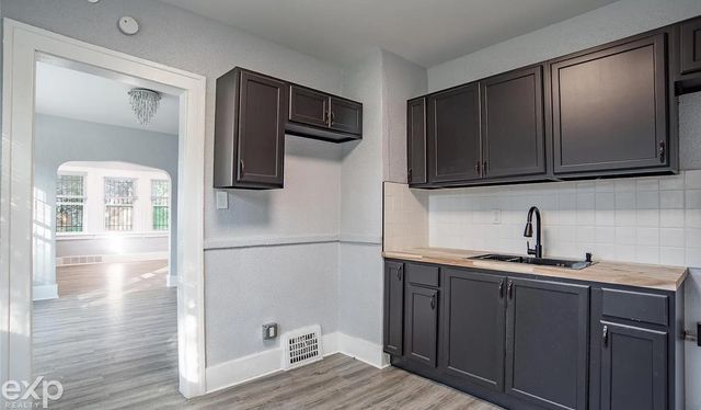 5217 Lakeview Street, Detroit, MI 48213