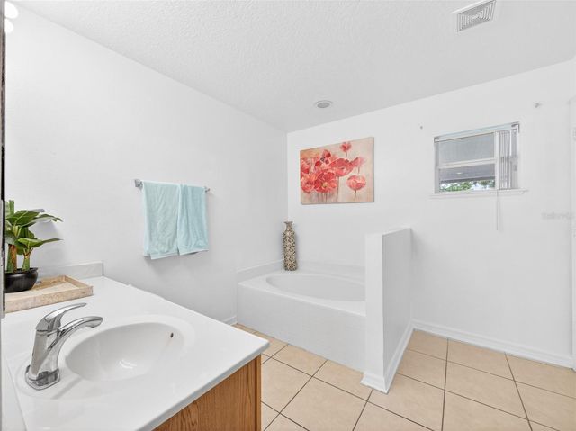 2589 HUNLEY LOOP, Kissimmee, FL 34743