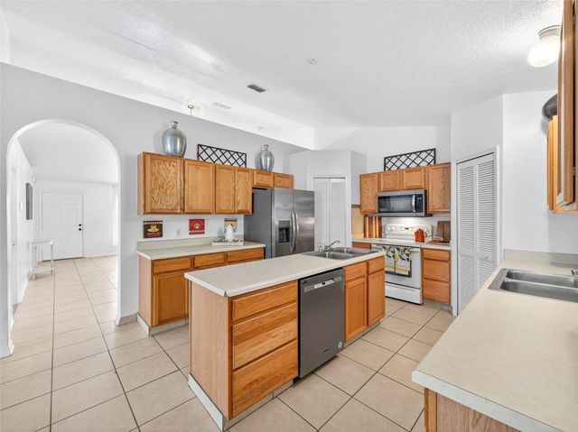 2589 HUNLEY LOOP, Kissimmee, FL 34743