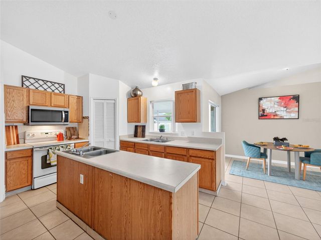 2589 HUNLEY LOOP, Kissimmee, FL 34743