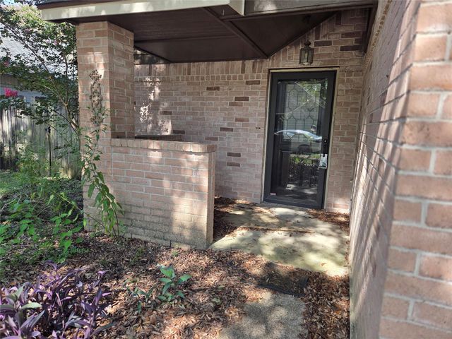 802 Hartman Drive, Baytown, TX 77521