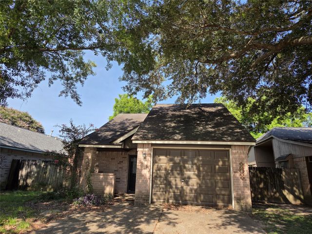 802 Hartman Drive, Baytown, TX 77521