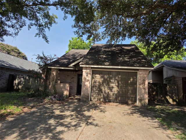802 Hartman Drive, Baytown, TX 77521