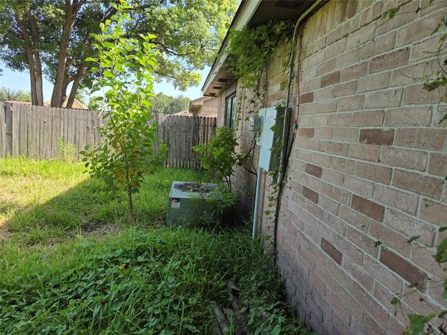 802 Hartman Drive, Baytown, TX 77521