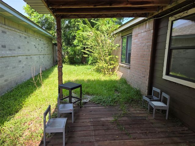 802 Hartman Drive, Baytown, TX 77521