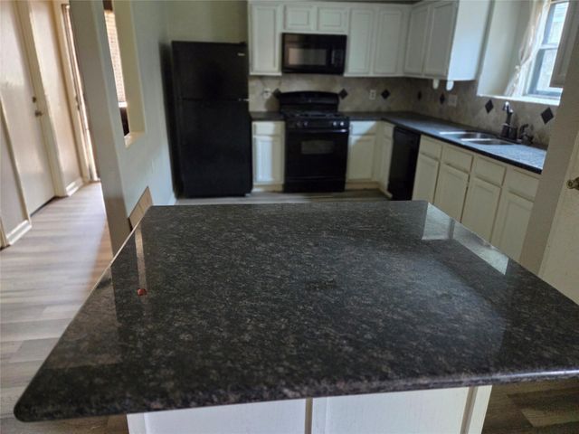 802 Hartman Drive, Baytown, TX 77521
