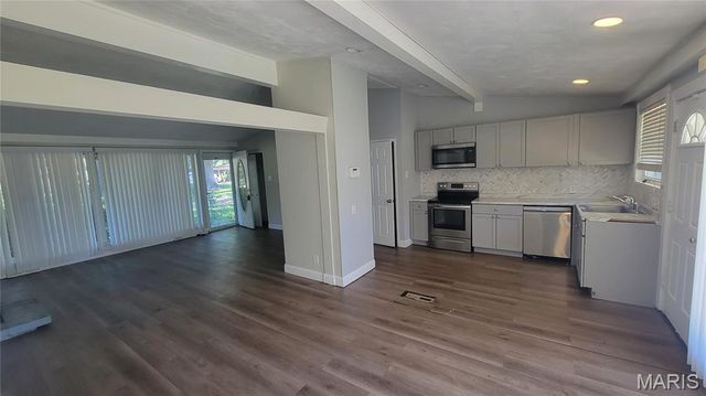 2214 Ibis Court, St Louis, MO 63136