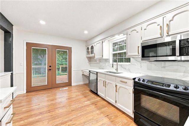 8143 NW Beaman Drive, Kansas City, MO 64151