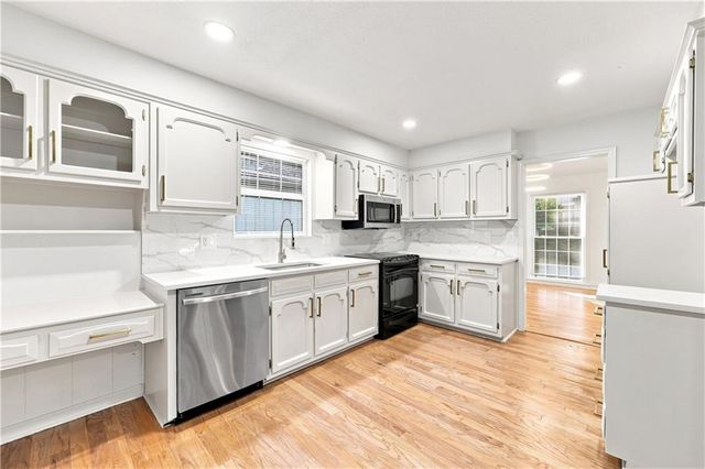 8143 NW Beaman Drive, Kansas City, MO 64151