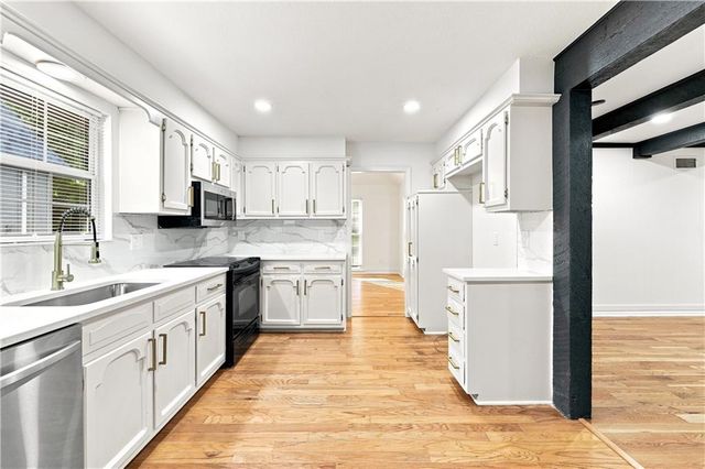 8143 NW Beaman Drive, Kansas City, MO 64151