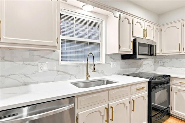 8143 NW Beaman Drive, Kansas City, MO 64151
