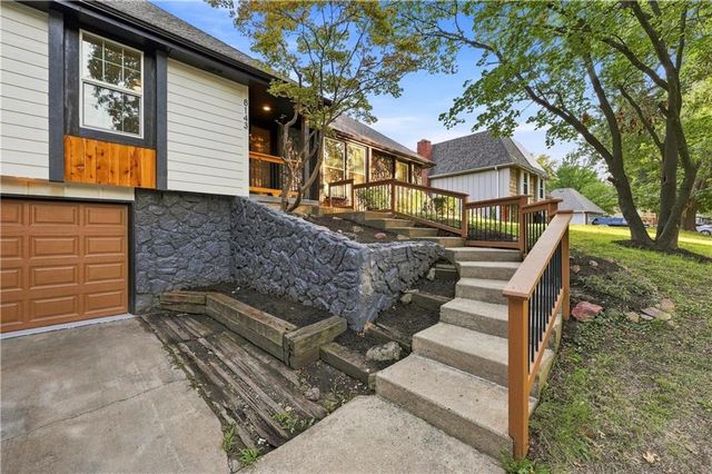 8143 NW Beaman Drive, Kansas City, MO 64151