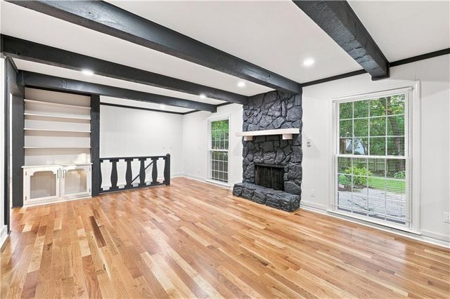 8143 NW Beaman Drive, Kansas City, MO 64151