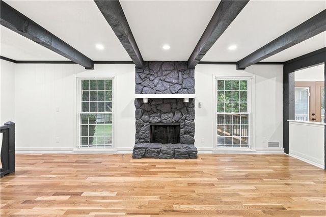 8143 NW Beaman Drive, Kansas City, MO 64151