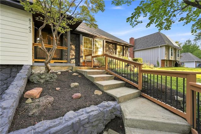 8143 NW Beaman Drive, Kansas City, MO 64151