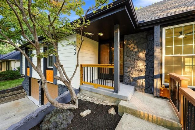 8143 NW Beaman Drive, Kansas City, MO 64151