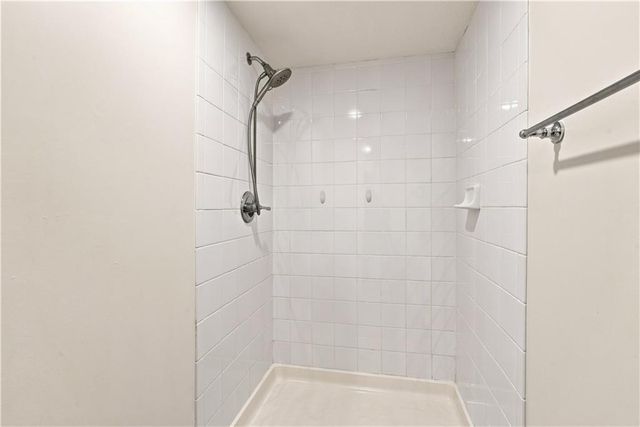 8143 NW Beaman Drive, Kansas City, MO 64151
