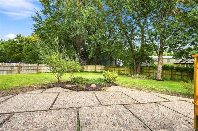 8143 NW Beaman Drive, Kansas City, MO 64151