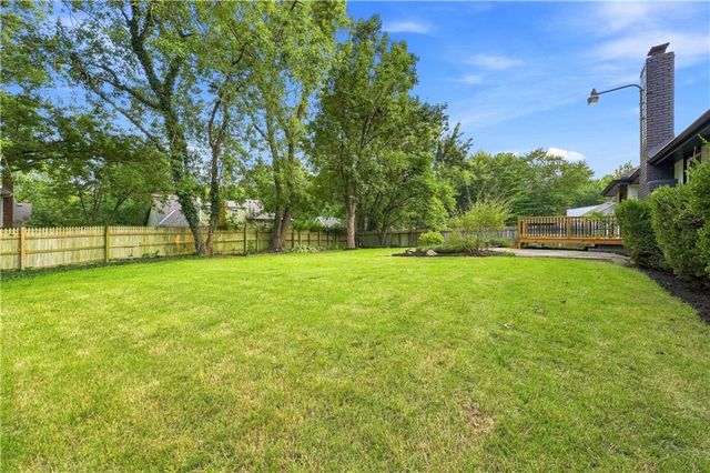 8143 NW Beaman Drive, Kansas City, MO 64151