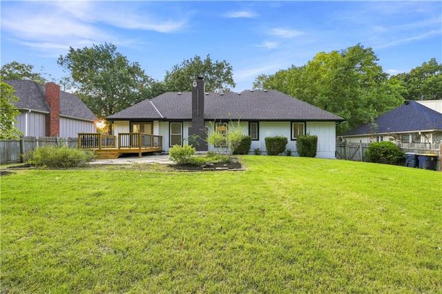 8143 NW Beaman Drive, Kansas City, MO 64151