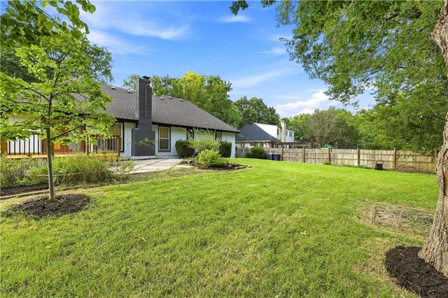 8143 NW Beaman Drive, Kansas City, MO 64151
