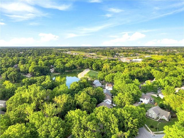8143 NW Beaman Drive, Kansas City, MO 64151