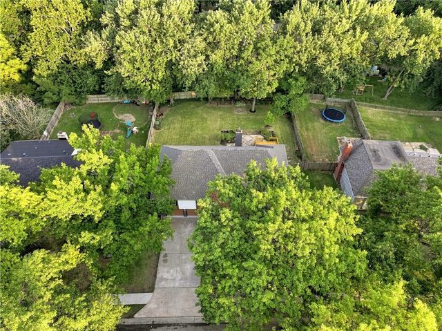 8143 NW Beaman Drive, Kansas City, MO 64151