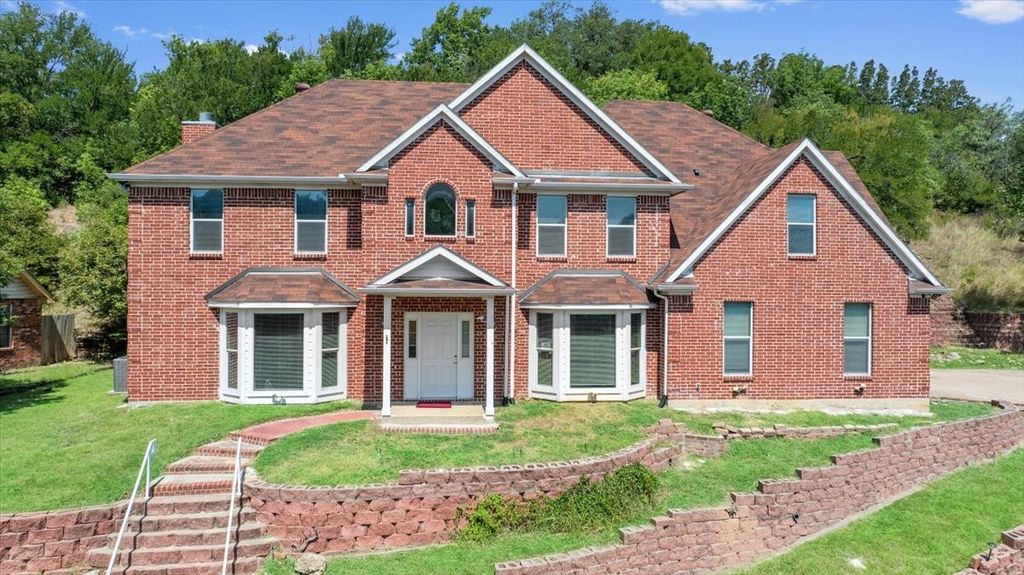 213 Willow Ridge Road, Fort Worth, TX 76103