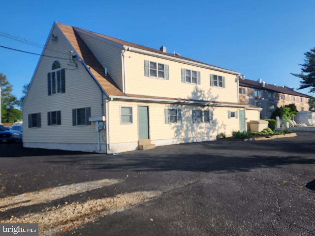 2777 LINCOLN HWY, FEASTERVILLE TREVOSE, PA 19053 — exterior
