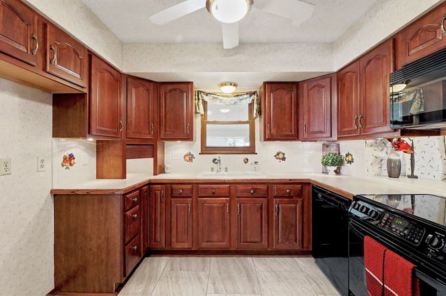 201 Miles Ave, Valley Center, KS 67147