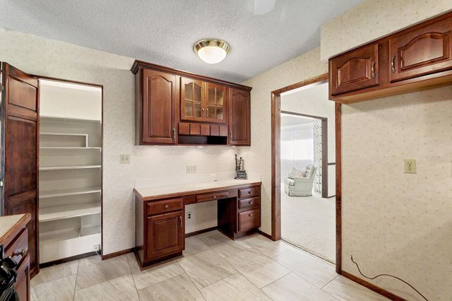 201 Miles Ave, Valley Center, KS 67147