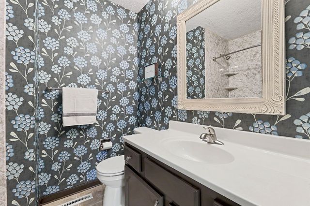 201 Miles Ave, Valley Center, KS 67147