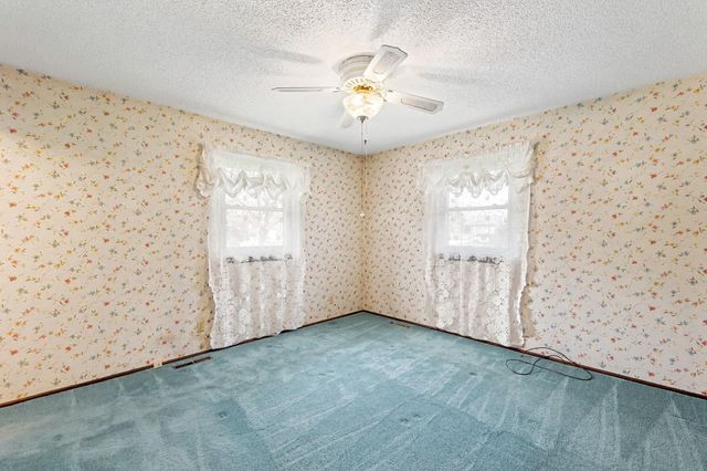 201 Miles Ave, Valley Center, KS 67147