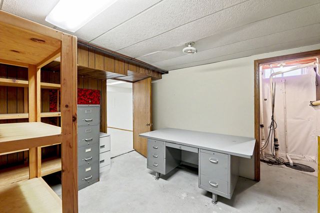 201 Miles Ave, Valley Center, KS 67147