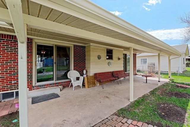 201 Miles Ave, Valley Center, KS 67147