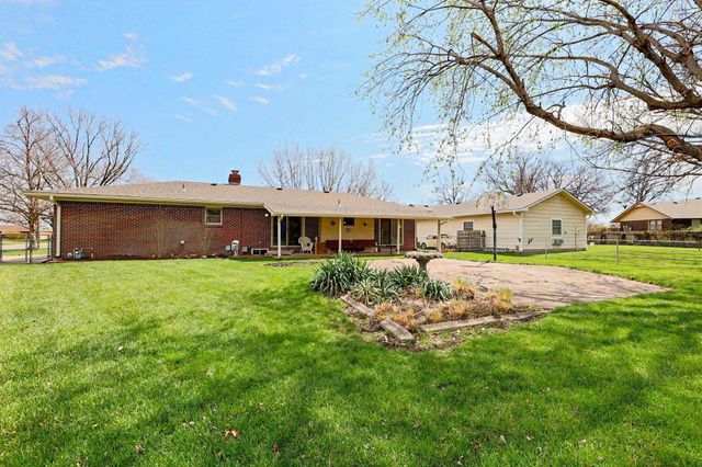 201 Miles Ave, Valley Center, KS 67147