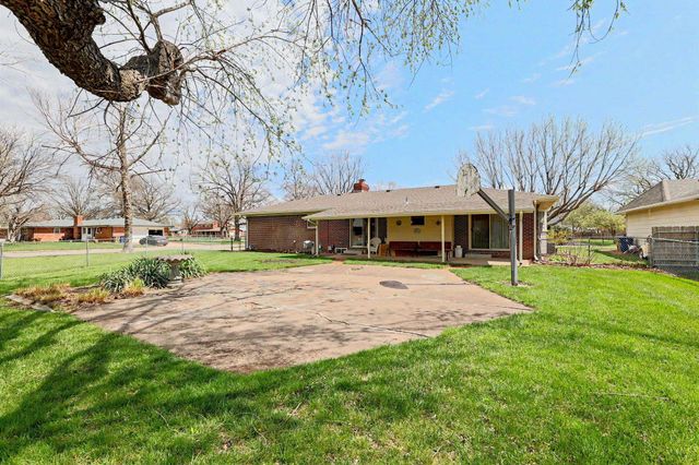 201 Miles Ave, Valley Center, KS 67147