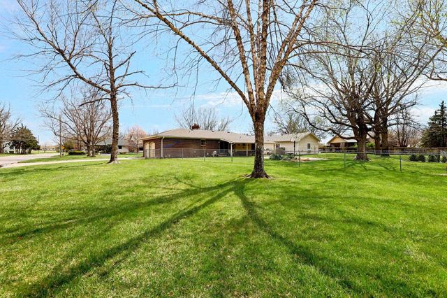 201 Miles Ave, Valley Center, KS 67147