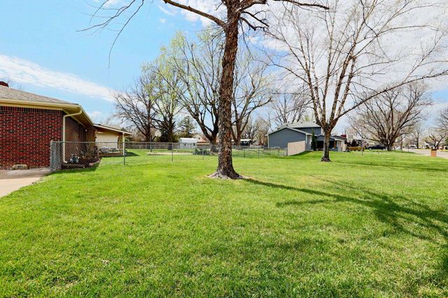 201 Miles Ave, Valley Center, KS 67147