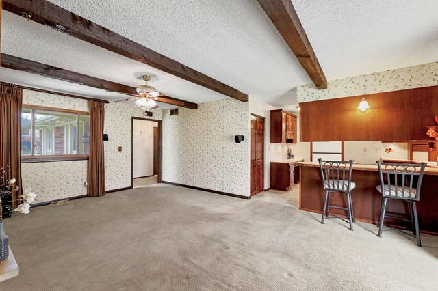 201 Miles Ave, Valley Center, KS 67147