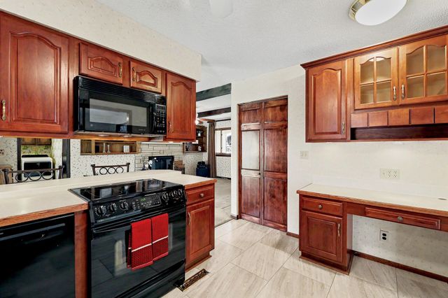 201 Miles Ave, Valley Center, KS 67147