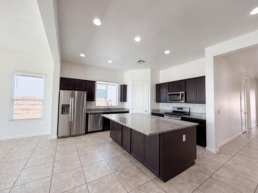 2528 N COMISKEY Drive, Florence, AZ 85132 — photo 2