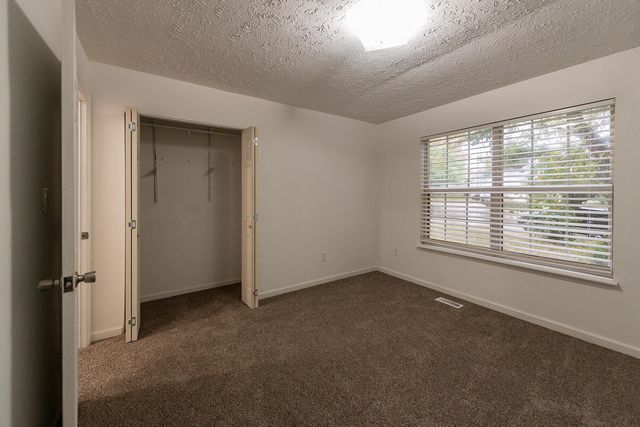 176 Williamsburg Lane, Georgetown, KY 40324