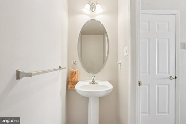 24 COMPASS CIR, Mount Laurel, NJ 08054