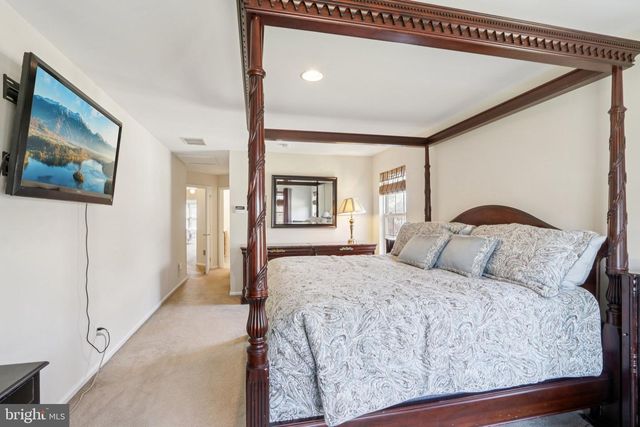 24 COMPASS CIR, Mount Laurel, NJ 08054