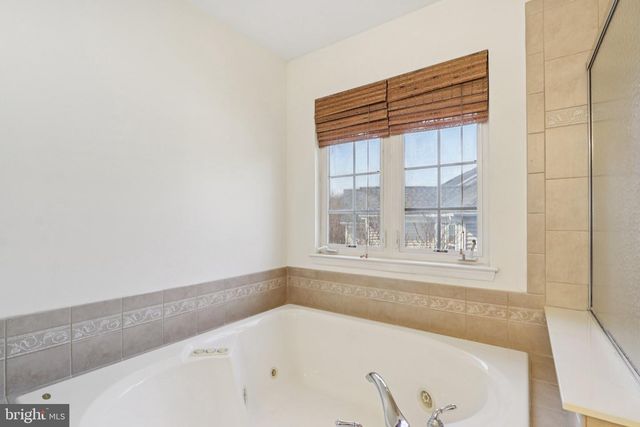 24 COMPASS CIR, Mount Laurel, NJ 08054