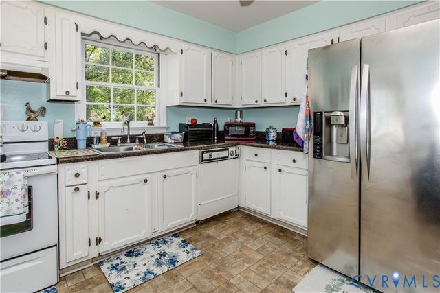 11643 Chester Station Dr, Chester, VA 23831
