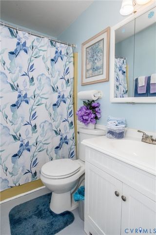 11643 Chester Station Dr, Chester, VA 23831